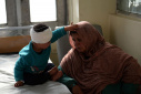 تیمار کودک و زن افغان