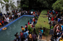 اشغال دفتر ریاست جمهوری توسط تظاهرات کنندگان سریلانکا