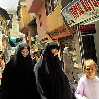 آغاز اصلاحات در ترکیه با قانون حجاب