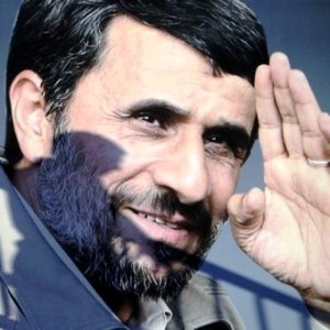الشرق الاوسط: چه بخواهيم چه نخواهيم سفر احمدى‌نژاد مهم است
