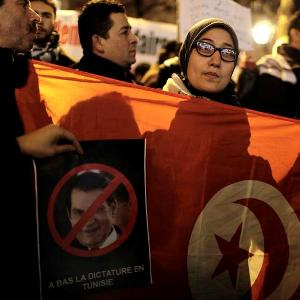 اشتباه ایران را در تونس تکرار نکنید