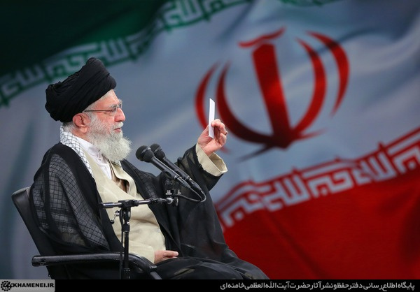 رهبر انقلاب: شهدا سرنوشت ایران را عوض کردند