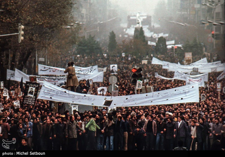 انقلاب اسلامی و خواست های نسل جدید ایران