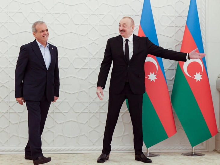 از نگرانی انگلیس تا حمایت روسیه نسبت به سفر پزشکیان به باکو
