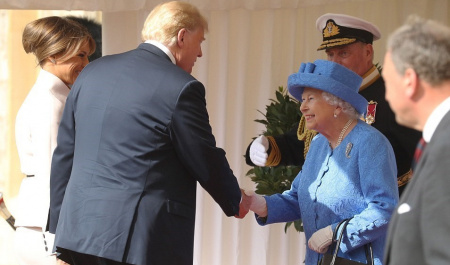 حرکات جنجالی ترامپ در حضور ملکه انگلیس