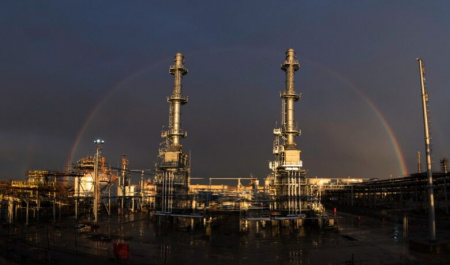 در بحبوبه بحران جهانی نفت، ایران برای توسعه ابرمیدان نفتی خیز بر می دارد