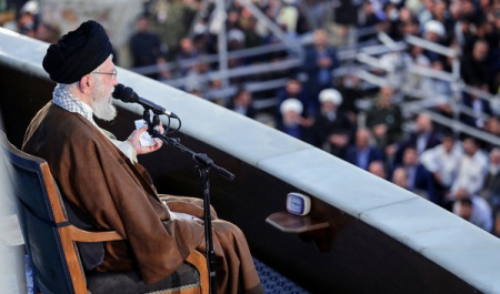 رهبر انقلاب: دشمنی استکبار با ملّت ایران با عقب‌نشینی‌های موضعی از بین نمی‌رود