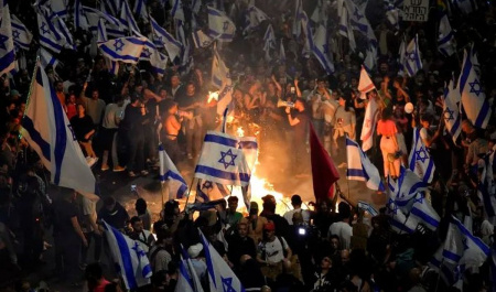نتانیاهو برای فرار از مشکلی داخلی خاورمیانه را به آتش می کشد؟
