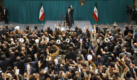 رهبر انقلاب: جبهه استکبار بی‌شک مخالف انتخاباتِ ایران است